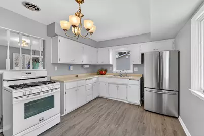 7042  Lone Elm Dr, Racine, WI 53402 - Photo 9