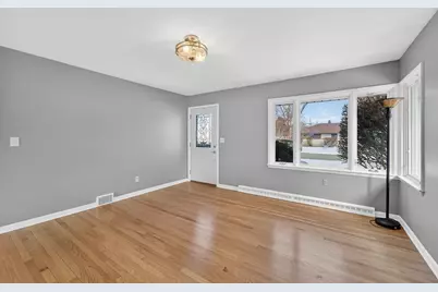 7042  Lone Elm Dr, Racine, WI 53402 - Photo 7