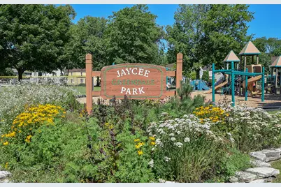 6125  Middleton Ct, Greendale, WI 53129 - Photo 37