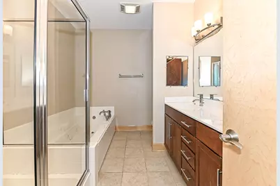 1550 E Royall Pl #804, Milwaukee, WI 53202 - Photo 19