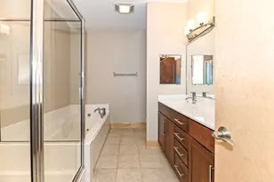 1550 E Royall Pl, Milwaukee, WI 53202 - Photo 19