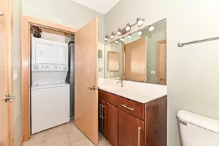 1550 E Royall Pl, Milwaukee, WI 53202 - Photo 9