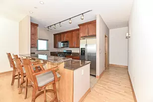 1550 E Royall Pl, Milwaukee, WI 53202 - Photo 15