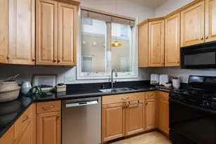 1749 N Hubbard St, Milwaukee, WI 53212 - Photo 13