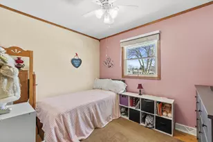 7485 S Highfield Ct, Oak Creek, WI 53154 - Photo 17