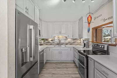 7485 S Highfield Ct, Oak Creek, WI 53154 - Photo 7