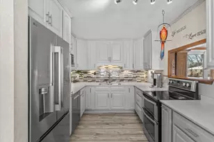 7485 S Highfield Ct, Oak Creek, WI 53154 - Photo 7