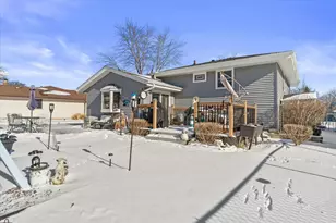 7485 S Highfield Ct, Oak Creek, WI 53154 - Photo 27