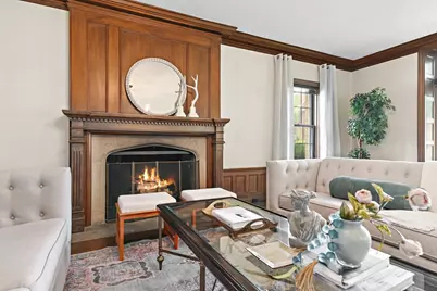 2225 N Lake Dr, Milwaukee, WI 53202 - Photo 5