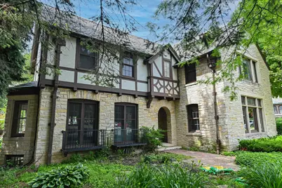 2225 N Lake Dr, Milwaukee, WI 53202 - Photo 37