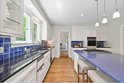 2225 N Lake Dr, Milwaukee, WI 53202 - Photo 15