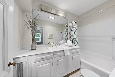 2225 N Lake Dr, Milwaukee, WI 53202 - Photo 27