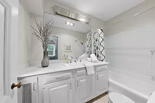 2225 N Lake Dr, Milwaukee, WI 53202 - Photo 27