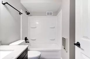 305 Maple Ave, Waukesha, WI 53186 - Photo 11