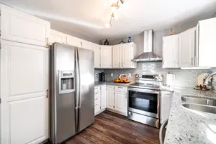 114 Manor Ct, Slinger, WI 53086 - Photo 5