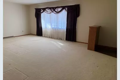 1233 S 26th St, Manitowoc, WI 54220 - Photo 5