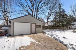 925 N 16th St, Manitowoc, WI 54220 - Photo 13