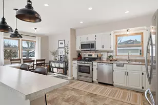 W150N8239 Saxony Dr, Menomonee Falls, WI 53051 - Photo 13