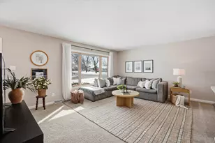 W150N8239 Saxony Dr, Menomonee Falls, WI 53051 - Photo 5