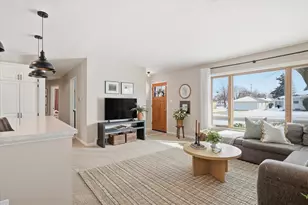 W150N8239 Saxony Dr, Menomonee Falls, WI 53051 - Photo 7