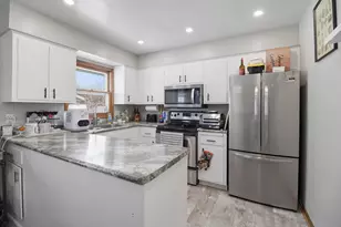 3060 E Stonefield Dr, Oak Creek, WI 53154 - Photo 7