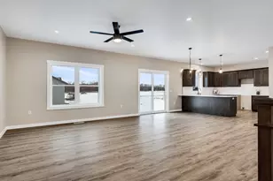 835 Crockett Dr, Holmen, WI 54636 - Photo 5