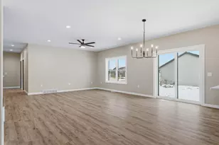 835 Crockett Dr, Holmen, WI 54636 - Photo 7