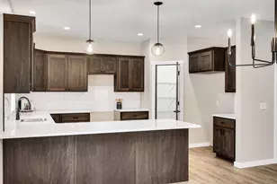 835 Crockett Dr, Holmen, WI 54636 - Photo 11