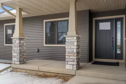 835  Crockett Dr, Holmen, WI 54636 - Photo 3