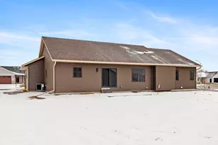 835 Crockett Dr, Holmen, WI 54636 - Photo 25