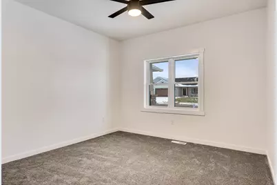 835  Crockett Dr, Holmen, WI 54636 - Photo 15