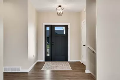 845  Crockett Dr, Holmen, WI 54636 - Photo 5