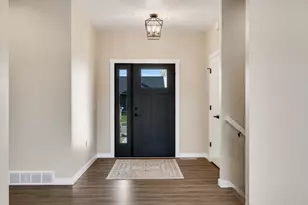 845 Crockett Dr, Holmen, WI 54636 - Photo 5