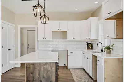 845  Crockett Dr, Holmen, WI 54636 - Photo 9