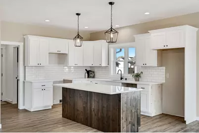 845  Crockett Dr, Holmen, WI 54636 - Photo 7