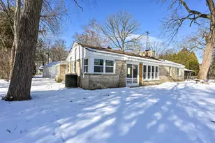 5686 N River Forest Dr, Glendale, WI 53209 - Photo 29