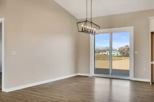 935 Crockett Dr, Holmen, WI 54636 - Photo 9