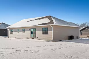 935 Crockett Dr, Holmen, WI 54636 - Photo 27