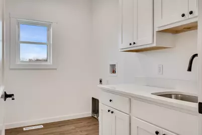 935  Crockett Dr, Holmen, WI 54636 - Photo 17