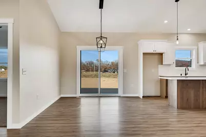 935  Crockett Dr, Holmen, WI 54636 - Photo 7