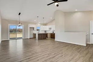 935 Crockett Dr, Holmen, WI 54636 - Photo 5