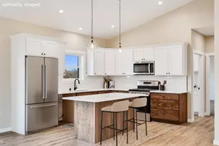 935 Crockett Dr, Holmen, WI 54636 - Photo 9