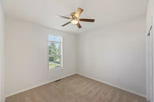 W178N11384 Island View Ct, Germantown, WI 53022 - Photo 27