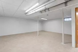 2068 S 32nd St, Milwaukee, WI 53215 - Photo 13