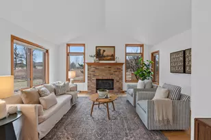 10736 N Essex Ct, Mequon, WI 53092 - Photo 7