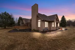 10736 N Essex Ct, Mequon, WI 53092 - Photo 35