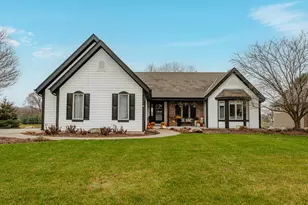 337 Sand Hill Ln, Dousman, WI 53118 - Photo 1
