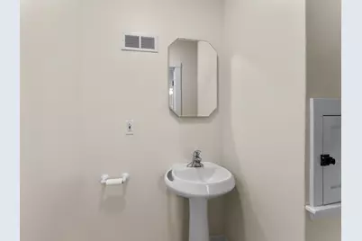 2407  Henry St, Sheboygan, WI 53081 - Photo 9