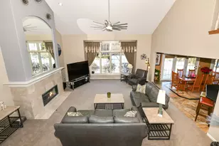 15245 W Woodland Dr, New Berlin, WI 53151 - Photo 9