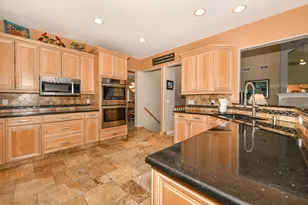 15245 W Woodland Dr, New Berlin, WI 53151 - Photo 13